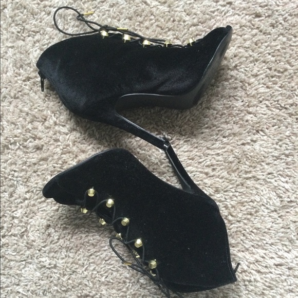 Qupid Faux Fur Ankle Boots - Picture 9 of 16